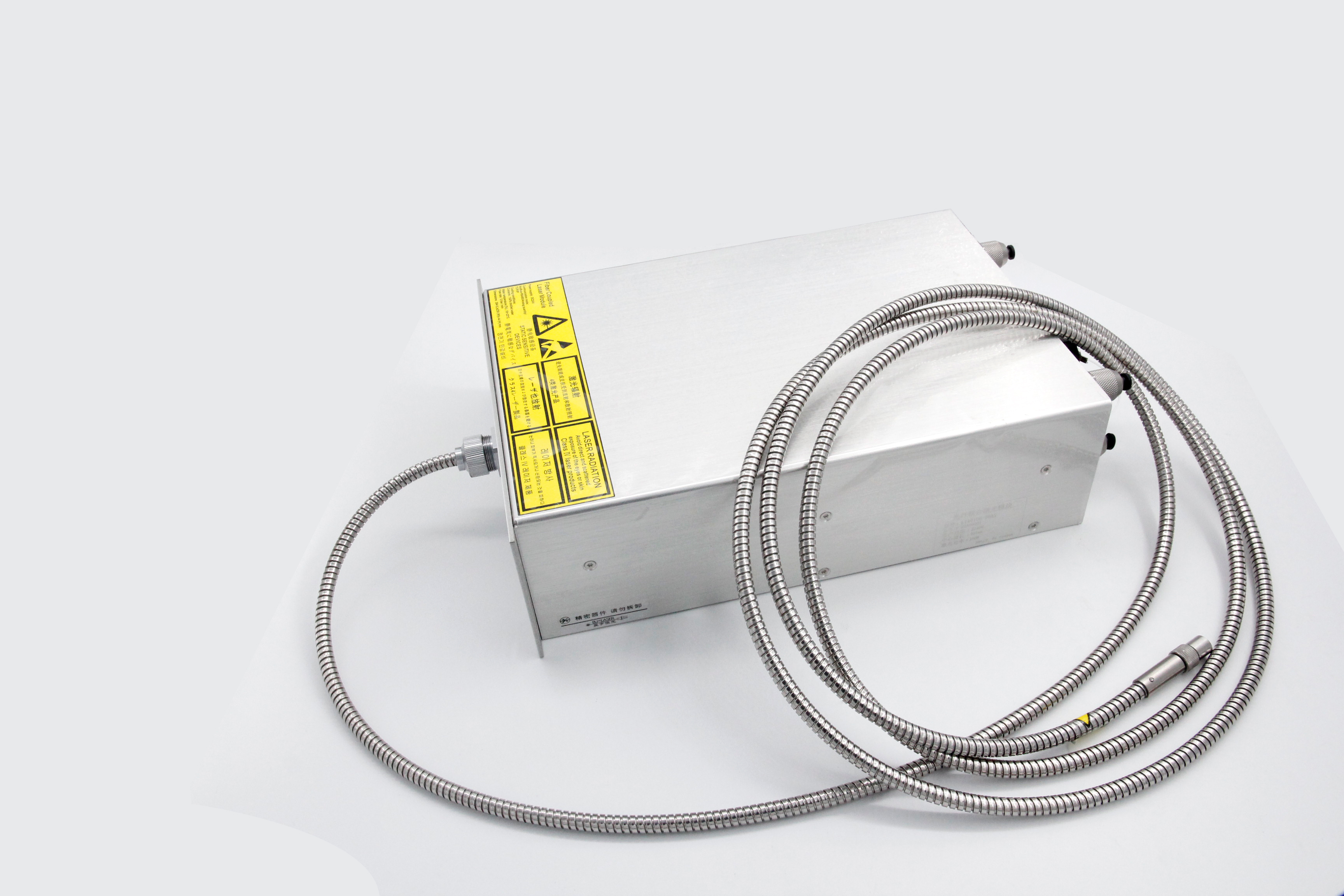 Волокно -соединенный лазерный модуль