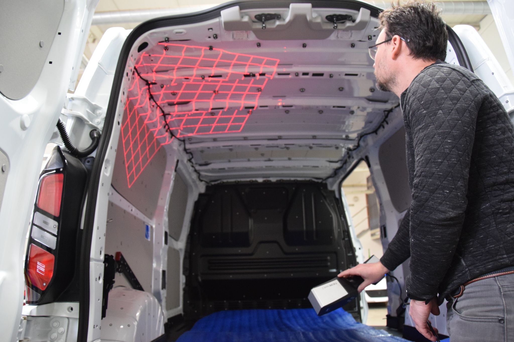 Лазерный модуль с красной сеткой